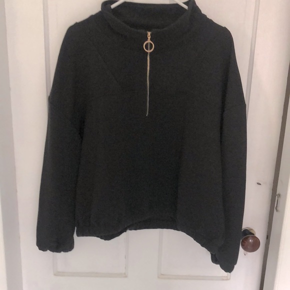 Black horizontal ribbed top with standout gold ring zipper on neckline. - Picture 1 of 6